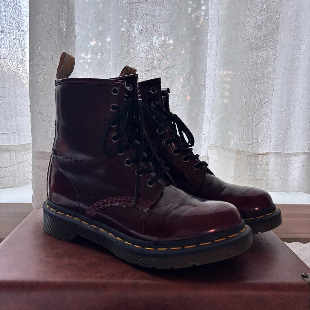 DOC MARTENS cherry red boot